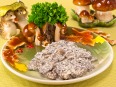 Шампиньоны, жаренные с маком и сметаной