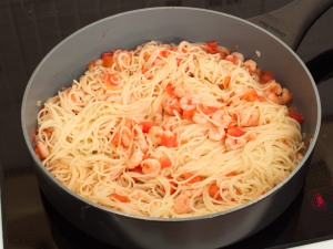 Паста с креветками и томатами – кулинарный рецепт