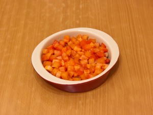 омлет с баклажанами и помидорами в духовке. 445 0836l2w 8722 p. омлет с баклажанами и помидорами в духовке фото. омлет с баклажанами и помидорами в духовке-445 0836l2w 8722 p. картинка омлет с баклажанами и помидорами в духовке. картинка 445 0836l2w 8722 p. Омлет считается французским блюдом, и каждый уважающий себя повар должен уметь его правильно готовить. Французы никогда не добавляют в омлет молоко и муку, а обжаривают его на сливочном масле с одной стороны и заворачивают в рулетик. Предлагаю немножко отойти от классического рецепта и поэкспериментировать. Приготовим на завтрак омлет с овощами — это прекрасное начало дня. В омлет можно добавлять любые овощи и всегда получится вкусно. Сегодня готовим овощной омлет с баклажанами, помидорами и сыром. Получится блюдо достаточно необычным, но в то же время очень вкусным и сытным. Для разнообразия можно еще добавить сладкий перец, бекон и немного зелени.
